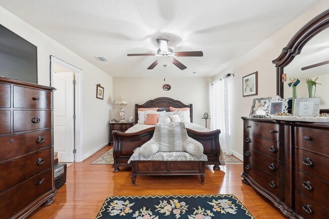 Building Photo - 5923 NW Brianna Ct