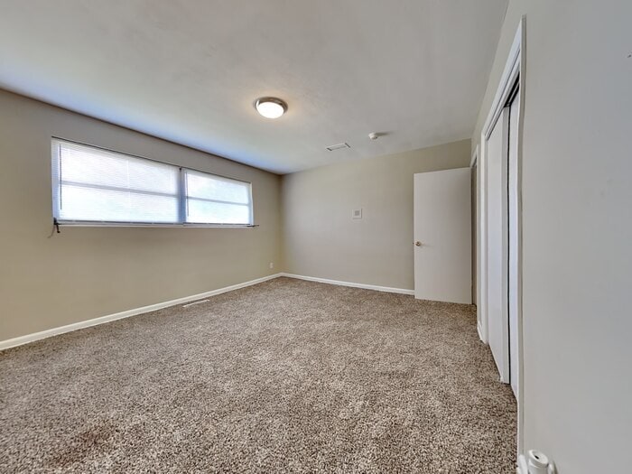 Building Photo - 1332 Arlingwood Ave