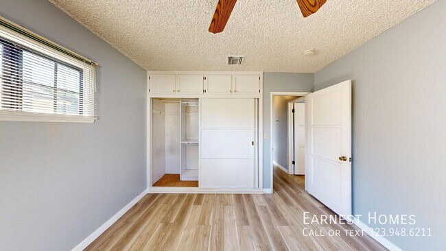 Building Photo - 13950 Garber St
