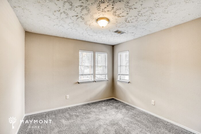 Building Photo - 11210 Crooked Pine Dr