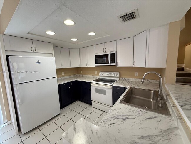 Building Photo - 3208 San Remo Cir