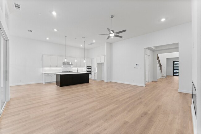 Building Photo - 26915 Longwood Ledge Ln