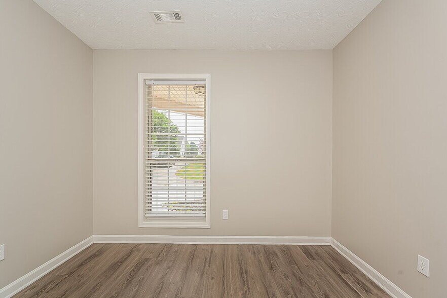 Building Photo - 388 Jasmine Dr