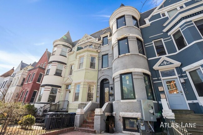 Building Photo - Professionally Managed// 3 bedroom 3 bathr...