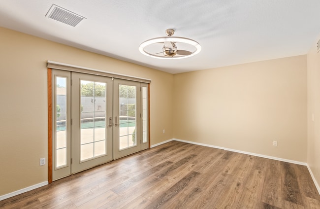 Building Photo - 2113 E Pebble Beach Dr