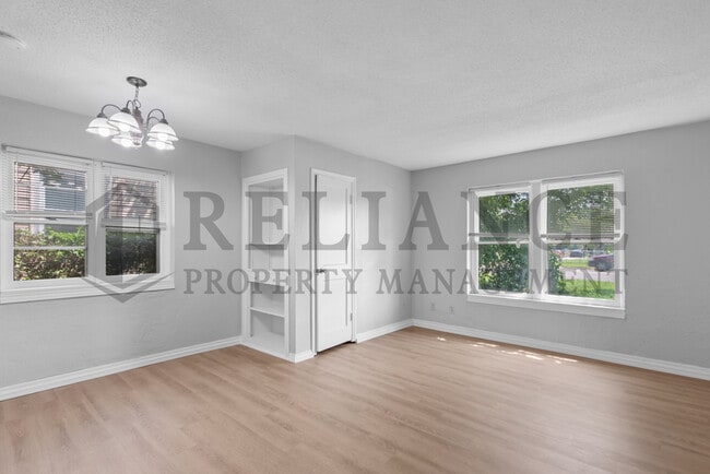 Building Photo - 839 N Oliver St