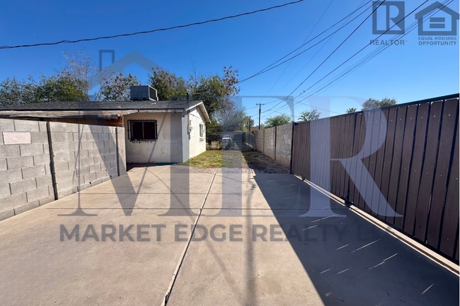 Building Photo - 2Bed/1Bath House at AZ-51/Thomas Rd! -- NO HOA! FENCED-IN YARD! -- NO APPLICATION FEE!