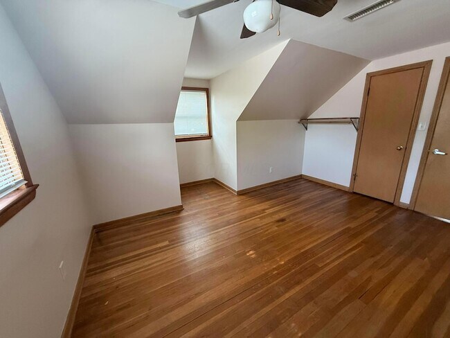 Building Photo - 4212 Beechgrove Dr
