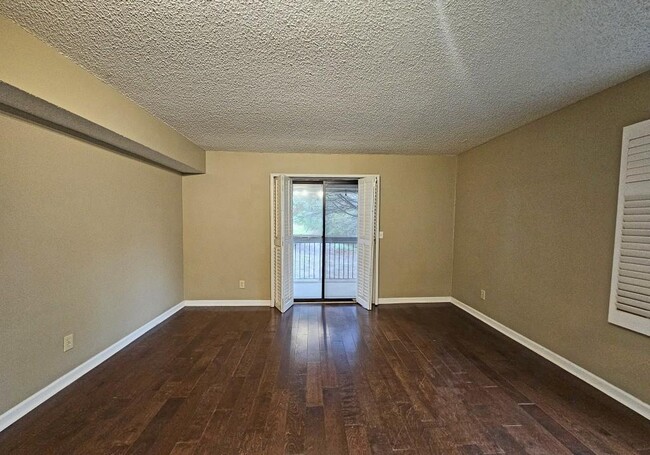 Building Photo - 597 Emory Oaks Way