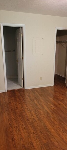 Building Photo - 4611 Bayshore Dr