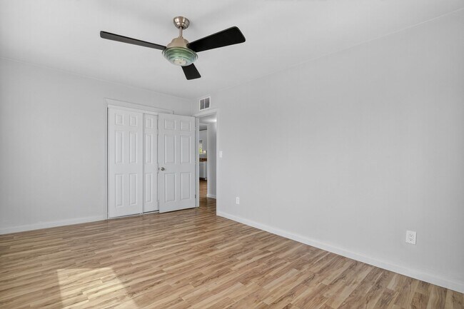 Building Photo - 1410 S 24th Ave