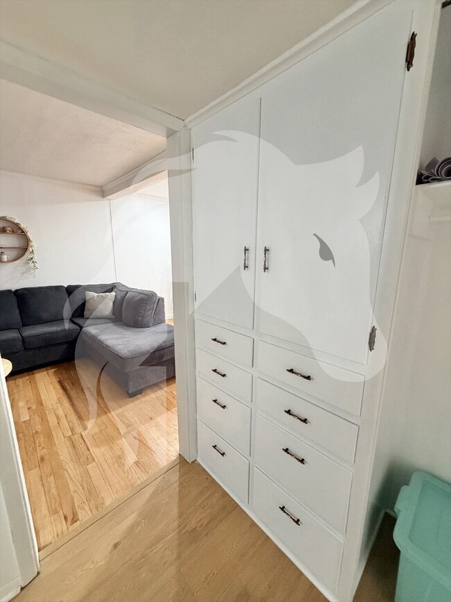 Building Photo - "Furnished 2-Bedroom Enid Retreat with Vintage Charm!"