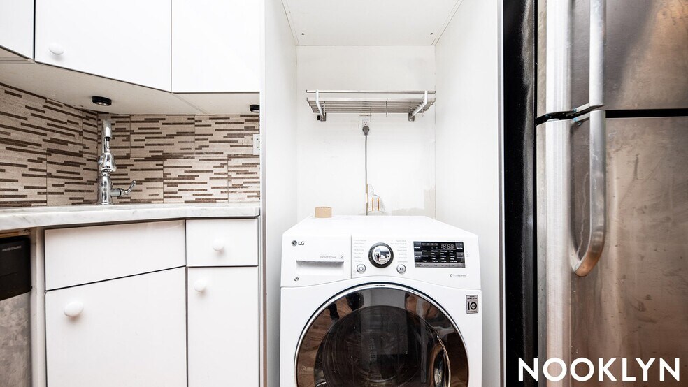 Building Photo - 68 Halsey St