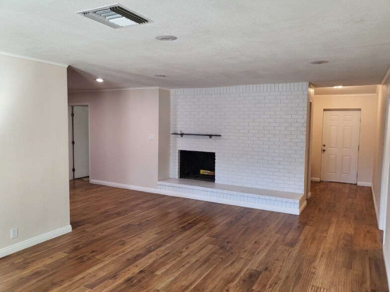 Building Photo - 32771 Whispering Palms Trail