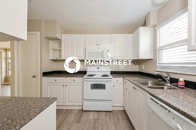 Building Photo - 3 Bedroom Pet-Friendly Home in Sarasota, FL with Main Street Renewal