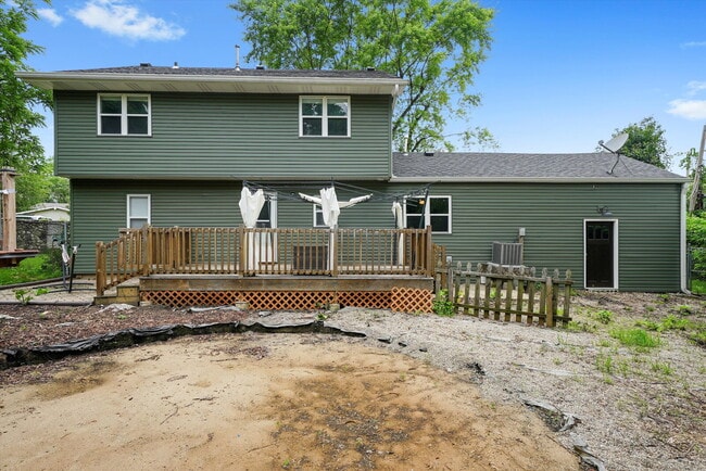 Building Photo - Stylish 4-Bedroom Home with Room to Work, ...