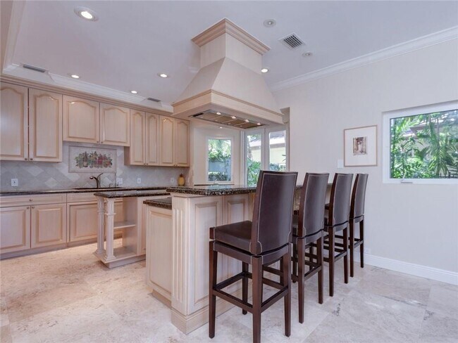 Building Photo - 615 Coral Way