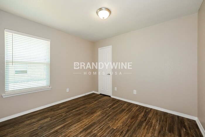 Building Photo - 405 Foliage Cir