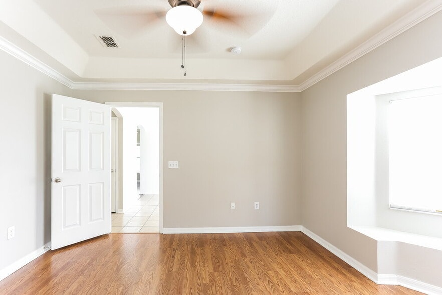 Building Photo - 24922 Oakhaven Ct