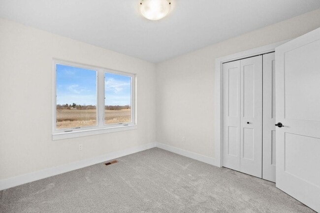 Building Photo - 3 Bedroom Townhome Available November 5th, 2025!