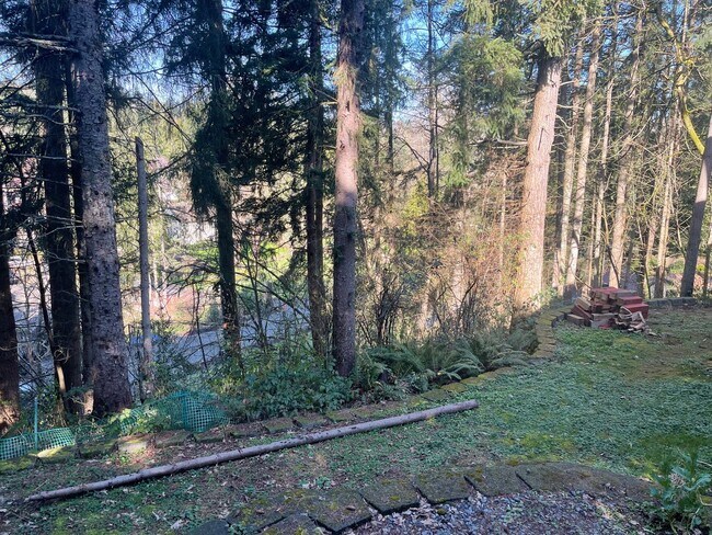 Building Photo - Gorgeous custom built home