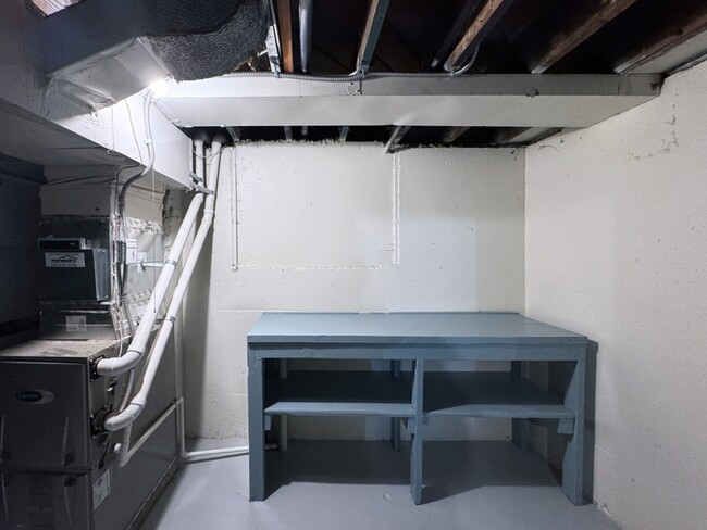 Building Photo - 540 Van Buren St