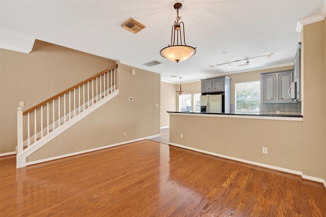 Building Photo - 2804 Chenevert St