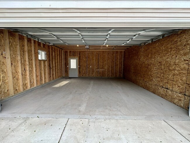 Building Photo - Port Washington Loft Duplex