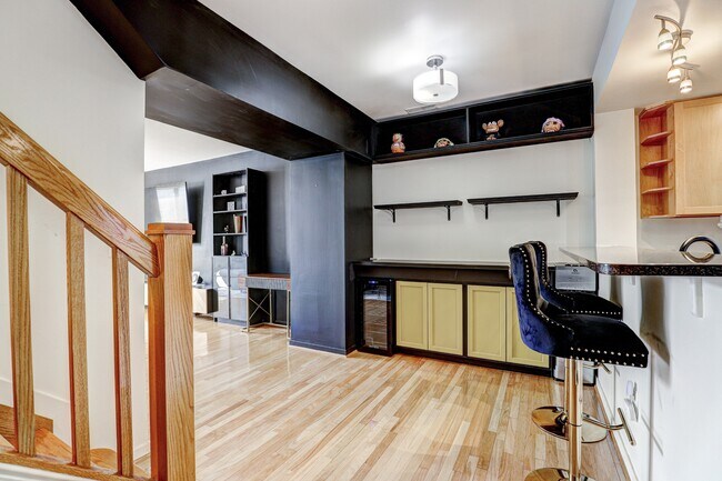 Building Photo - 1726 Aliceanna St