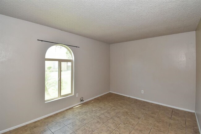Building Photo - 2490 W Yowell Ct