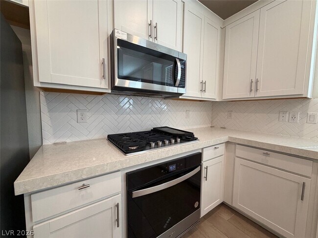 Building Photo - 227 Jaldena Ln