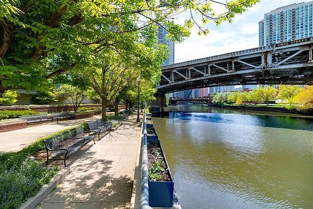 Building Photo - 600 N Kingsbury St