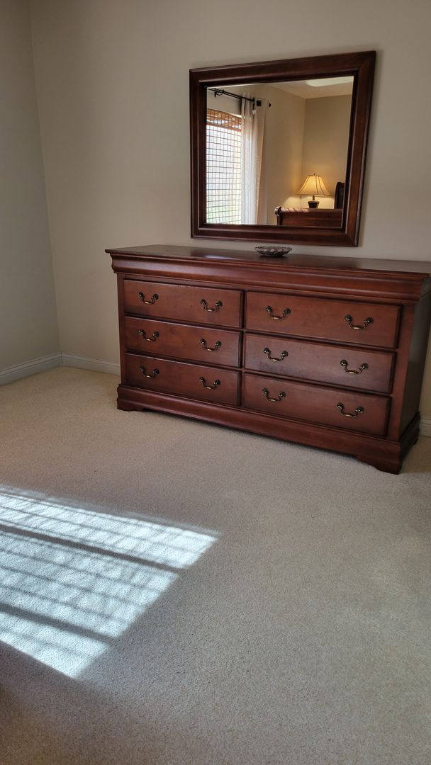 Building Photo - Annual turnkey furnished ground floor cond...