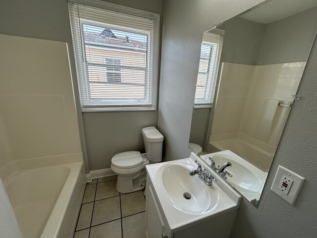 Building Photo - 2308 Culotta St