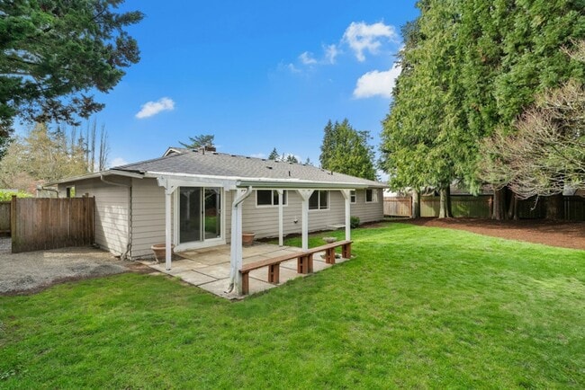 Building Photo - 3Bd/1.75Ba Bellevue House