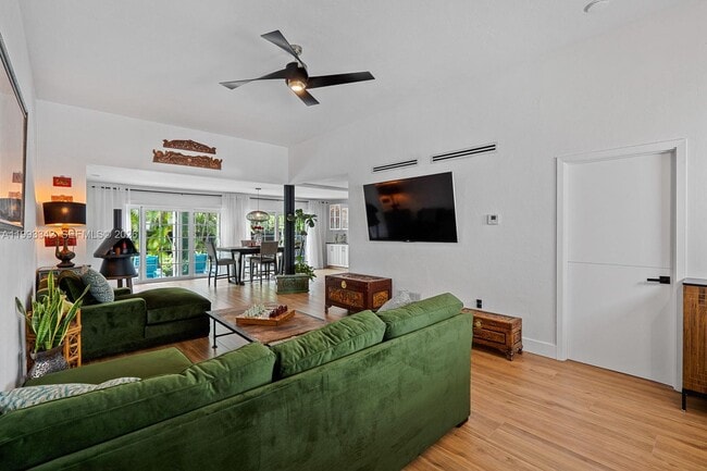 Building Photo - 9517 Bay Dr