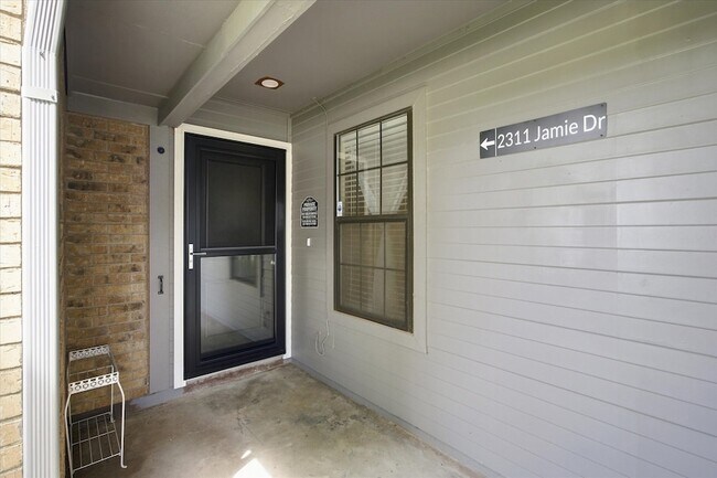 Building Photo - 2311 Jamie Dr