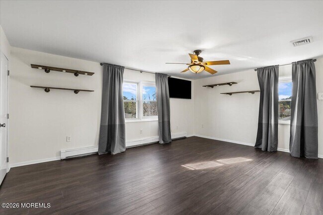 Building Photo - 247 Sprucewood Dr