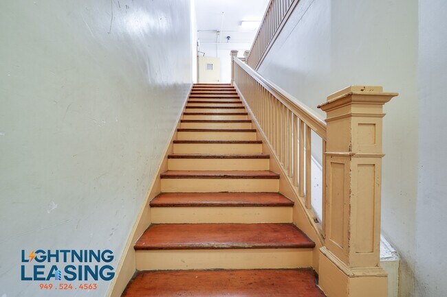 Building Photo - 1059 Normandie Ave