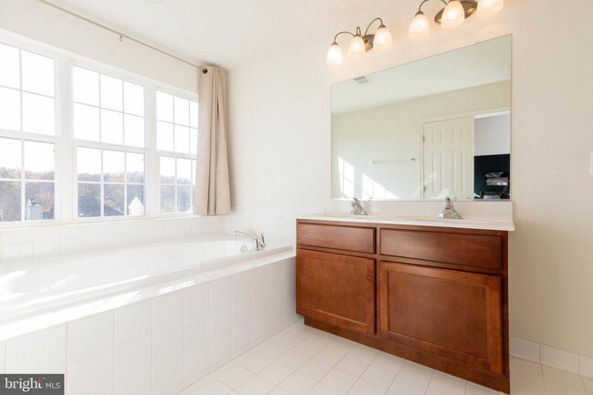 Building Photo - 17670 Cleveland Park Drive