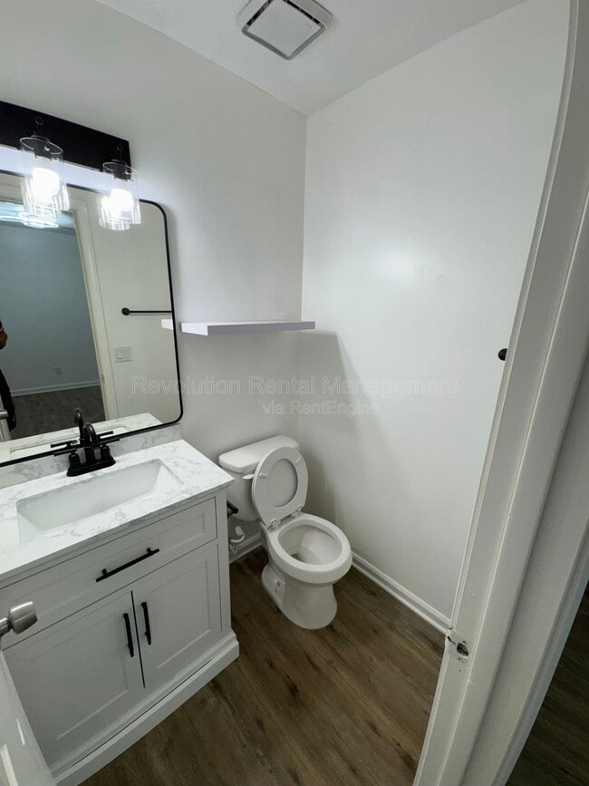 Building Photo - 1301 Sweet Pine Dr