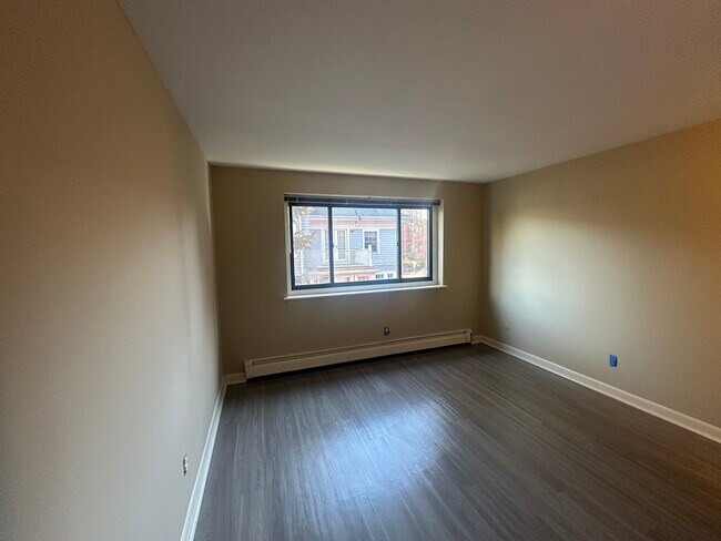 Building Photo - 375 Harvard St