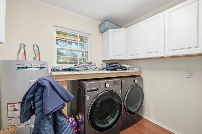 Building Photo - 7477 Baywoods Ln