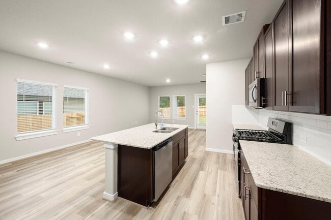 Building Photo - 18733 Timber Gln Dr