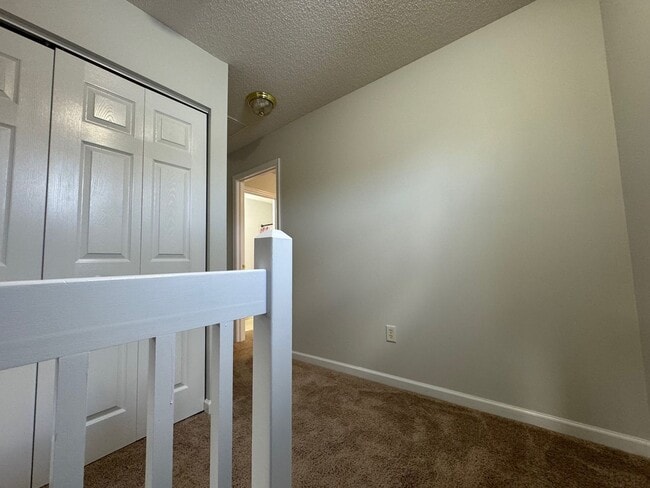 Building Photo - Spacious Home with Three Private Suites
