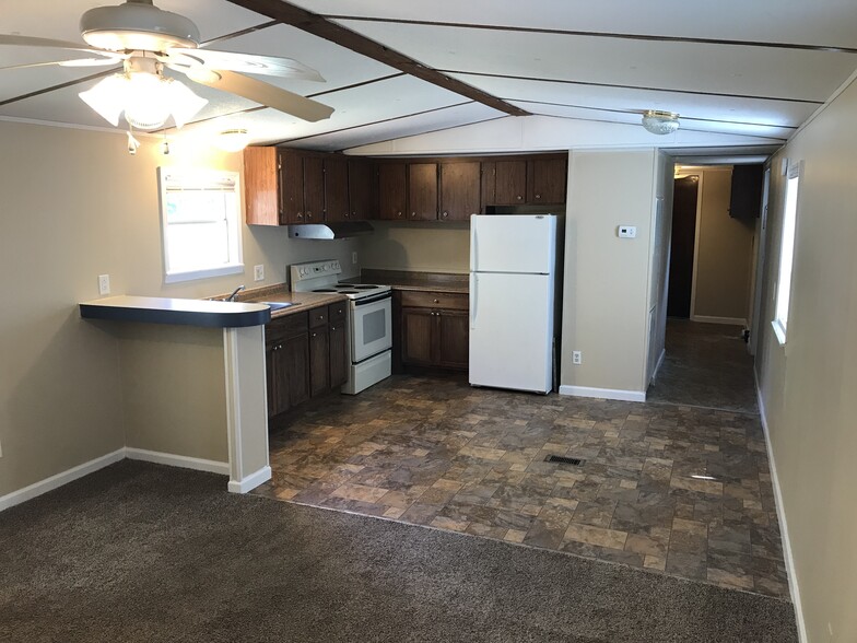 Kitchen - 4908 Ridgecrest Rd
