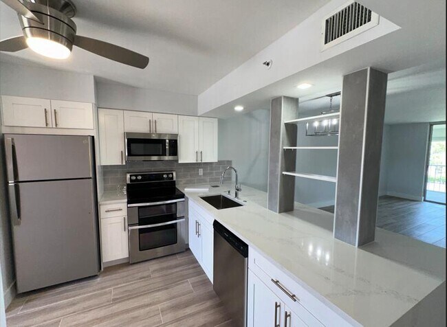 Building Photo - 14527 Bonaire Blvd