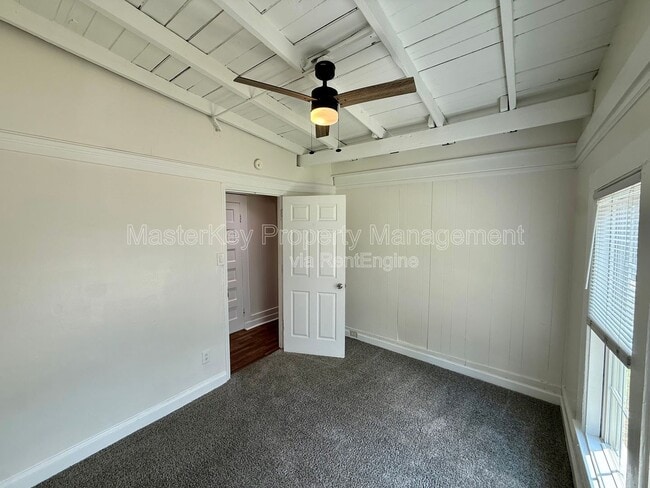 Building Photo - 302 Raynor St