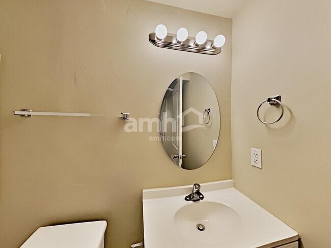 Building Photo - 4778 Wilson Way