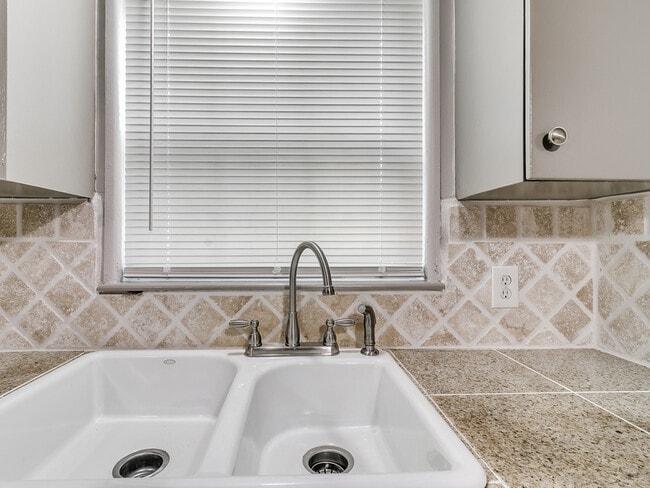 Building Photo - 3816 NW 20th St